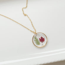 Cargar imagen en el visor de la galería, Collar Gigi blanco - hexa (pequeño)