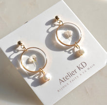 Load image into Gallery viewer, Perla earrings - gypsophila flower - round