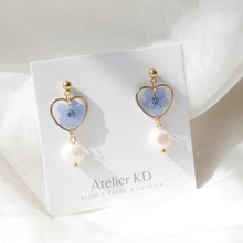 Cargar imagen en el visor de la galería, Boucles d'oreilles Perla myosotis - coeur
