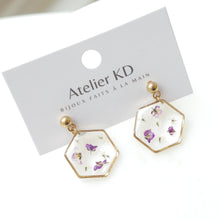 Cargar imagen en el visor de la galería, Boucles d'oreilles les violettes de Léa- hexa (moyen 15mm)