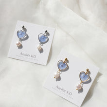Cargar imagen en el visor de la galería, Boucles d'oreilles Perla myosotis - coeur