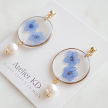Load image into Gallery viewer, Perla myosotis earrings - round