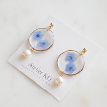 Load image into Gallery viewer, Perla myosotis earrings - round