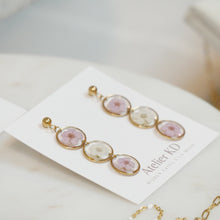 Charger l'image dans la galerie, Boucles d’oreilles trio sofia lila et blanc - rond