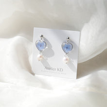 Cargar imagen en el visor de la galería, Boucles d'oreilles Perla myosotis - coeur