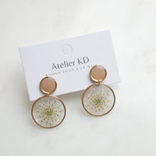 Charger l&#39;image dans la galerie, Boucles d&#39;oreilles duo Estelle blanche et beige - rond (25mm)
