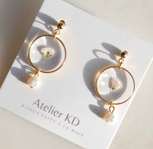 Charger l&#39;image dans la galerie, Boucles d’oreilles Perla - fleur de gypsophile - rond
