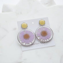 Load image into Gallery viewer, Boucles d&#39;oreilles duo Margo lila et jaune - rond (xl)
