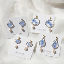 Load image into Gallery viewer, Boucles d&#39;oreilles Perla myosotis - goute
