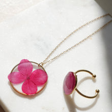 Charger l'image dans la galerie, Bague Ora fuschia - ovale 17mm

