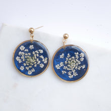 Load image into Gallery viewer, Boucles d&#39;oreilles Céleste - fleurs de carottes- rond 25mm
