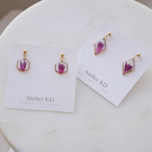 Load image into Gallery viewer, Boucles d&#39;oreilles Lucy - fuschia  (petit 12mm)
