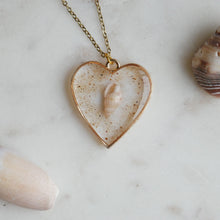 Load image into Gallery viewer, Shell necklace-heart (large)
