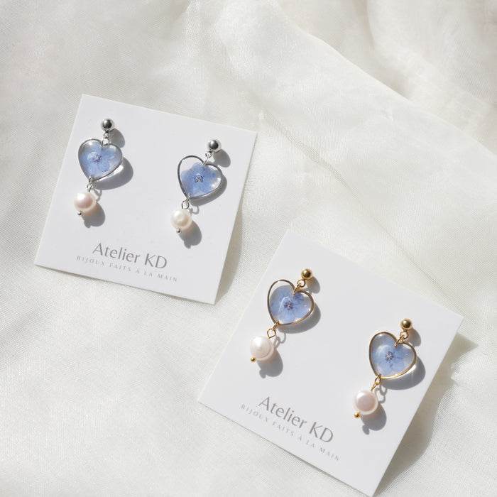 Boucles d'oreilles myosotis et perles - coeur 16mm