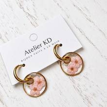 Load image into Gallery viewer, Boucles d'oreilles Dona - spirée rose (rond 16mm)
