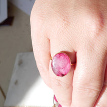 Charger l'image dans la galerie, Bague Ora fuschia - ovale 17mm
