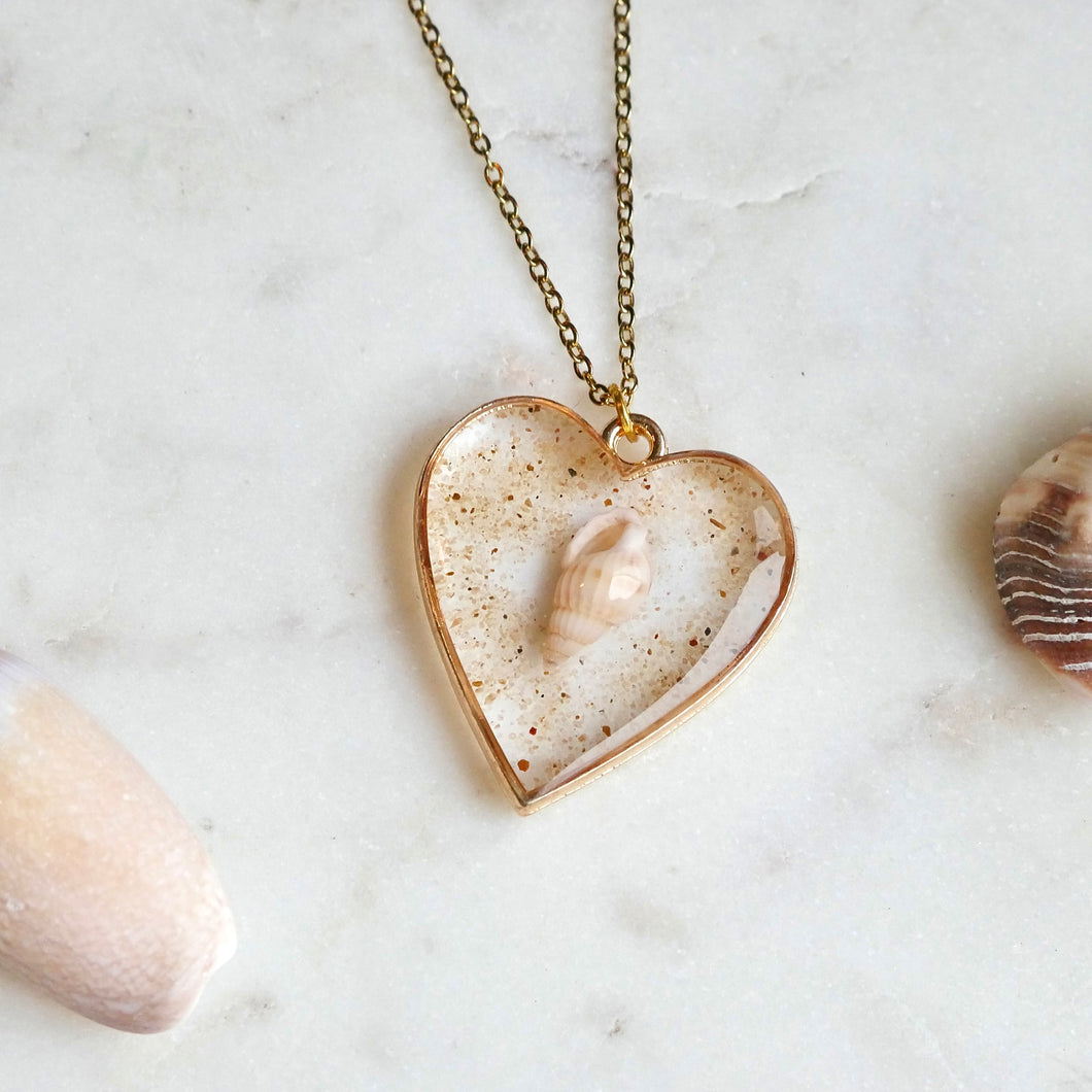 Shell necklace-heart (large)