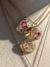 Load image into Gallery viewer, Round necklace - bouquet
