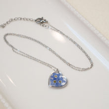 Charger l'image dans la galerie, Collier Myosotis coeur - moyen 16mm
